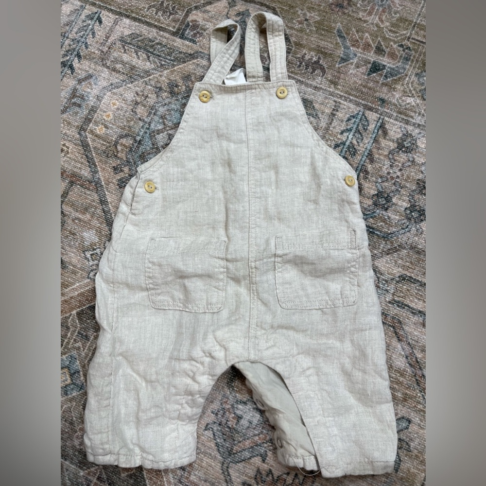 H&M linen overalls. Adjustable straps.